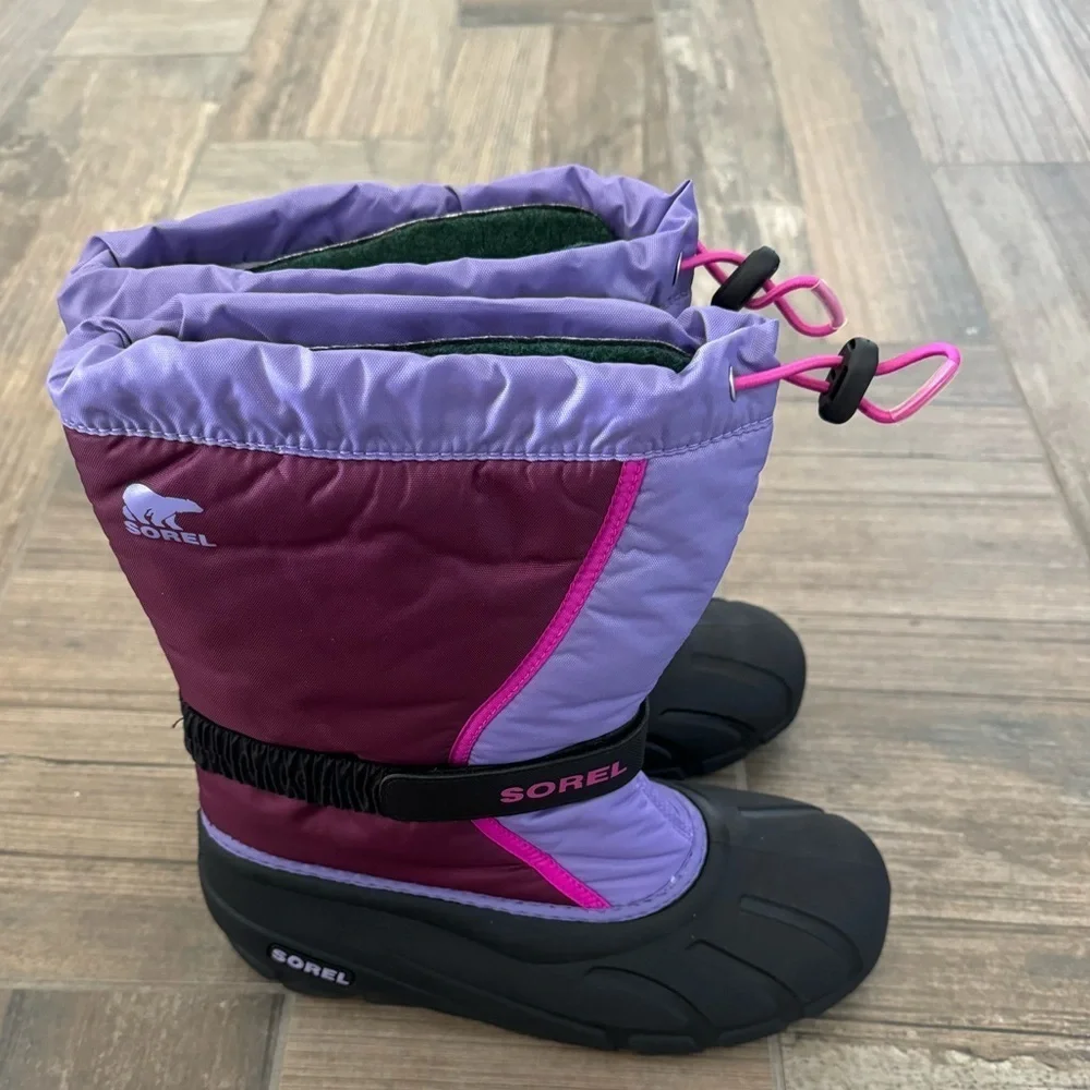 SOREL YOUTH FLURRY GIRLS’ SNOW BOOT size 7.